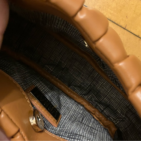 Super cute circular bag with detachable shoulder/body strap - Picture 4 of 6